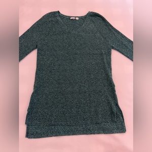GAP WOMENS SWEATER